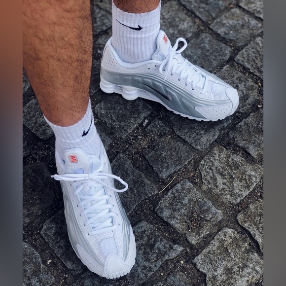 Nike Shox R4 🔥 White Metallic Silver Crimson Red HQ1988-101 Men’s Size 13 Shoes - Picture 3 of 8